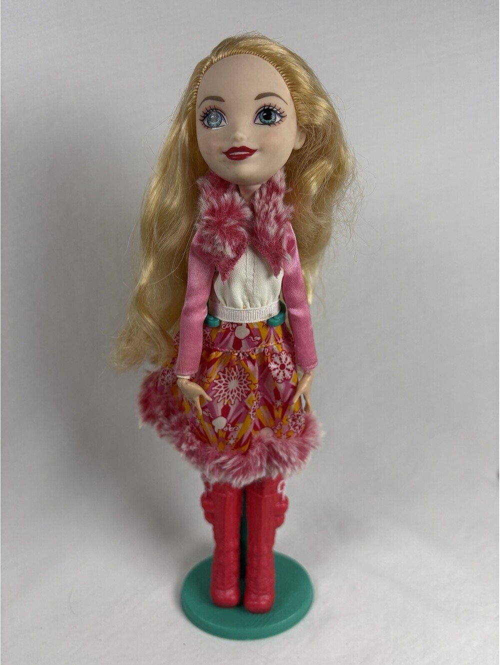 Ever After High Epic Winter Apple White Doll